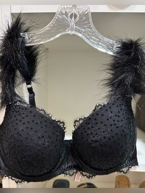 NWOT Victoria’s Secret Black Bra with Fur detail size 34DD